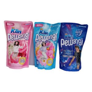 Soklin Pewangi Pakaian pouch Active Sport aromatic pink comfort blue 800 ml